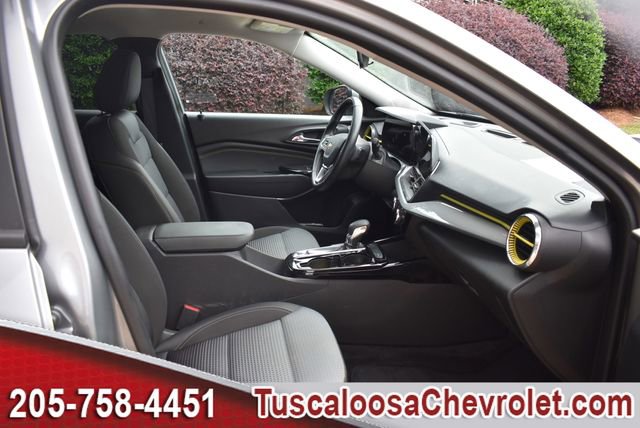 Used 2024 Chevrolet Trax LT w/ Driver Confidence Package FWD image 21
