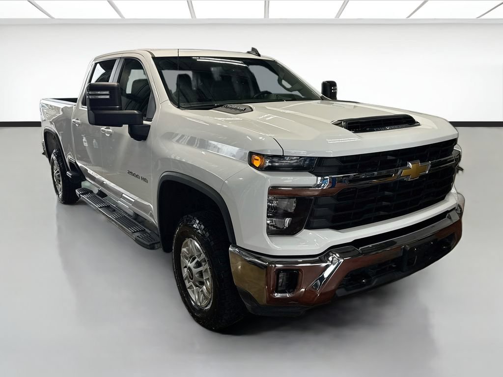 Used 2025 Chevrolet Silverado 2500 LT w/ Convenience Package AWD/4WD image 3