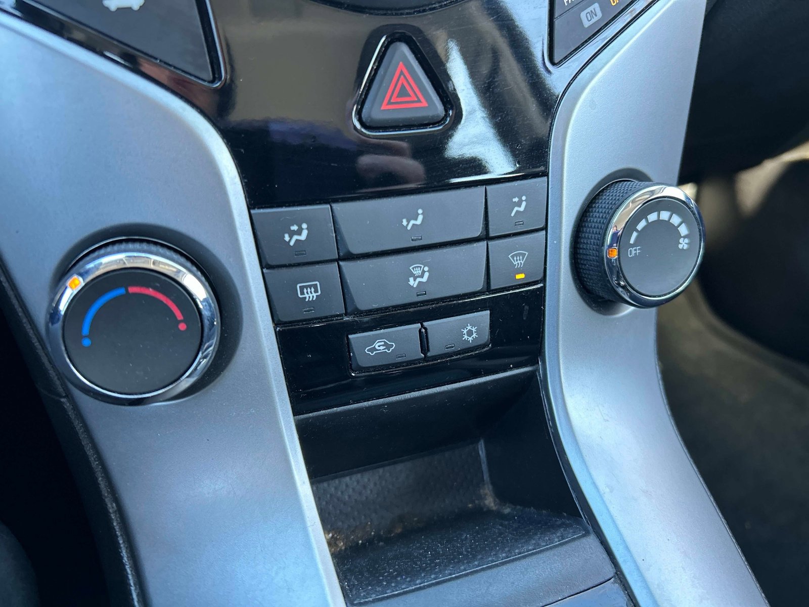 Used 2015 Chevrolet Cruze LT image 28