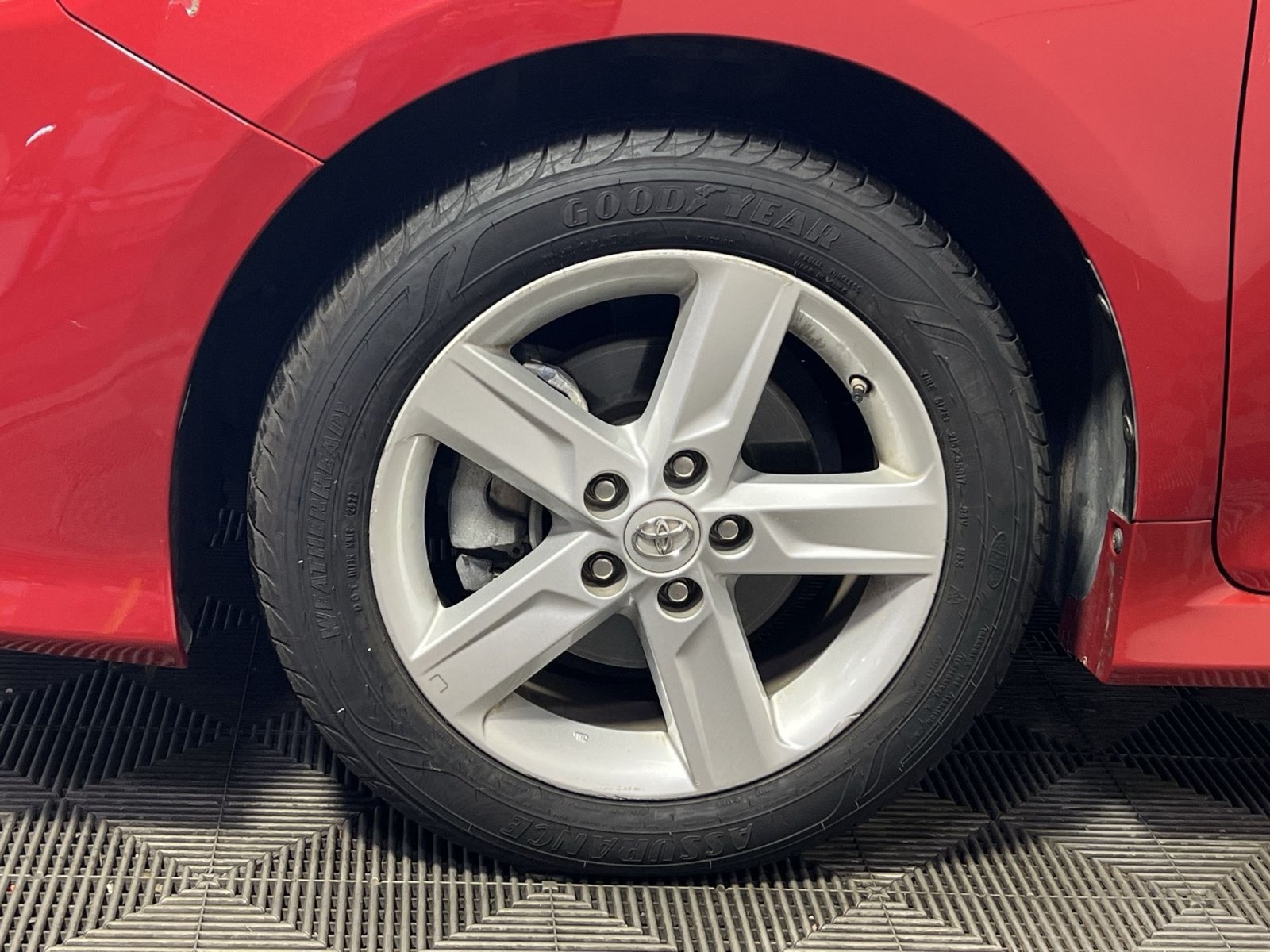 Used 2014 Toyota Camry SE FWD image 11