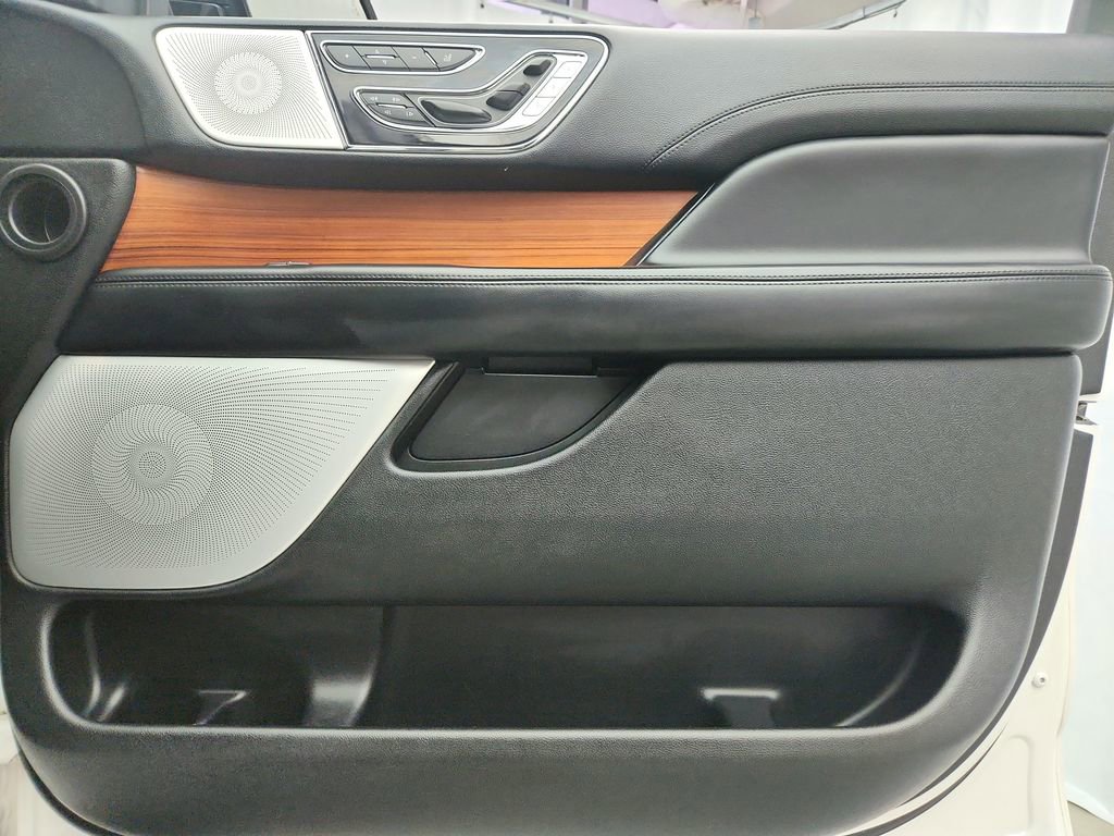 Used 2018 Lincoln Navigator L Reserve w/ Technology Package image 38