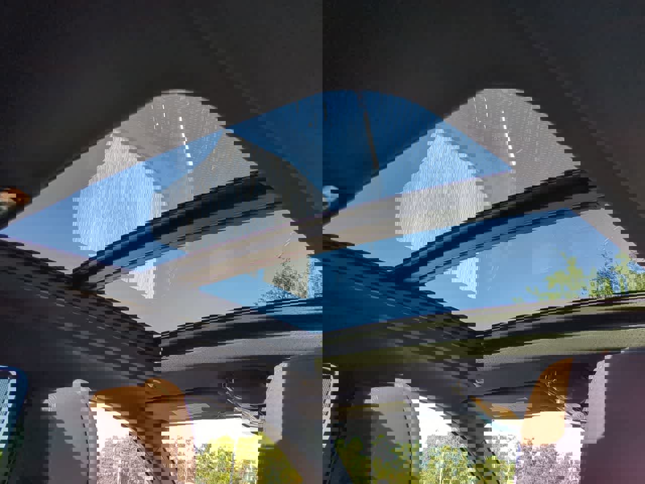 Used 2026 BMW X6 M60i w/ Executive Package image 22