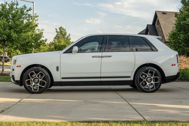 Used 2023 Rolls-Royce Cullinan Black Badge AWD/4WD image 3