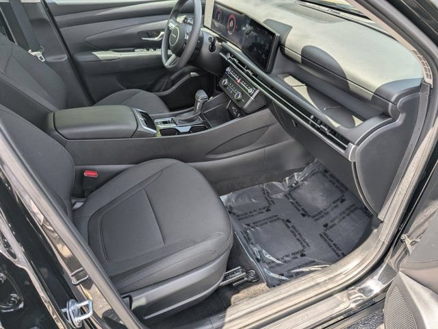Used 2025 Hyundai Tucson SE FWD image 12
