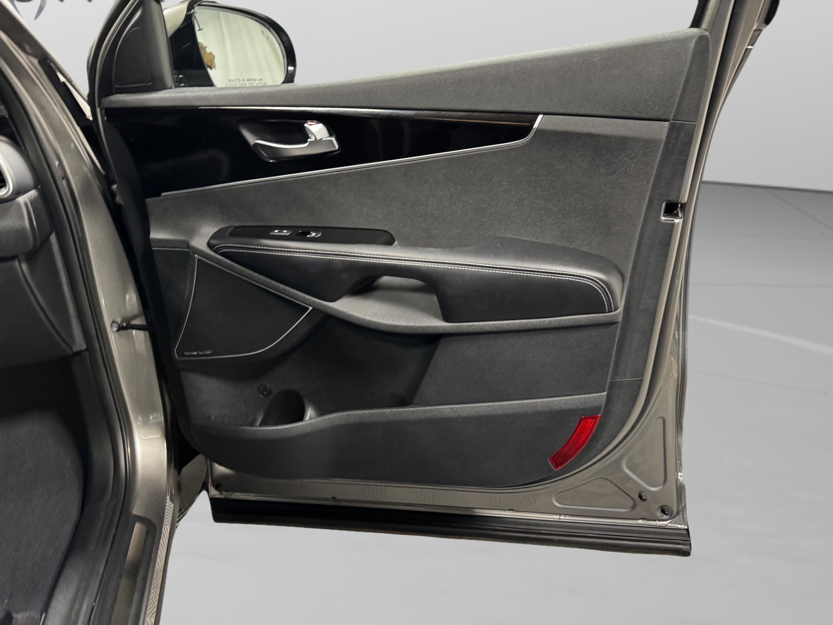 Used 2019 Kia Sorento SX image 15