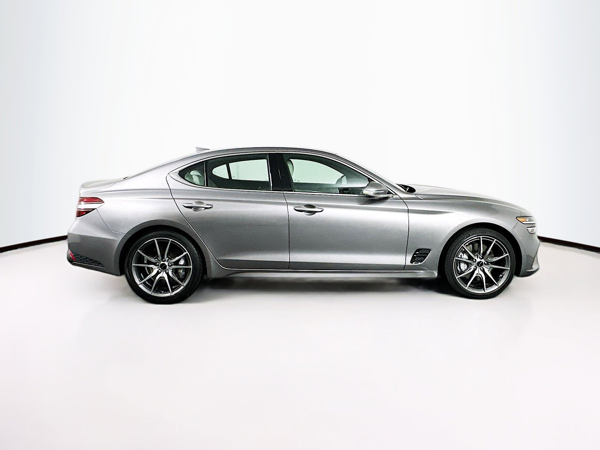 Used 2025 Genesis G70 2.5T image 10