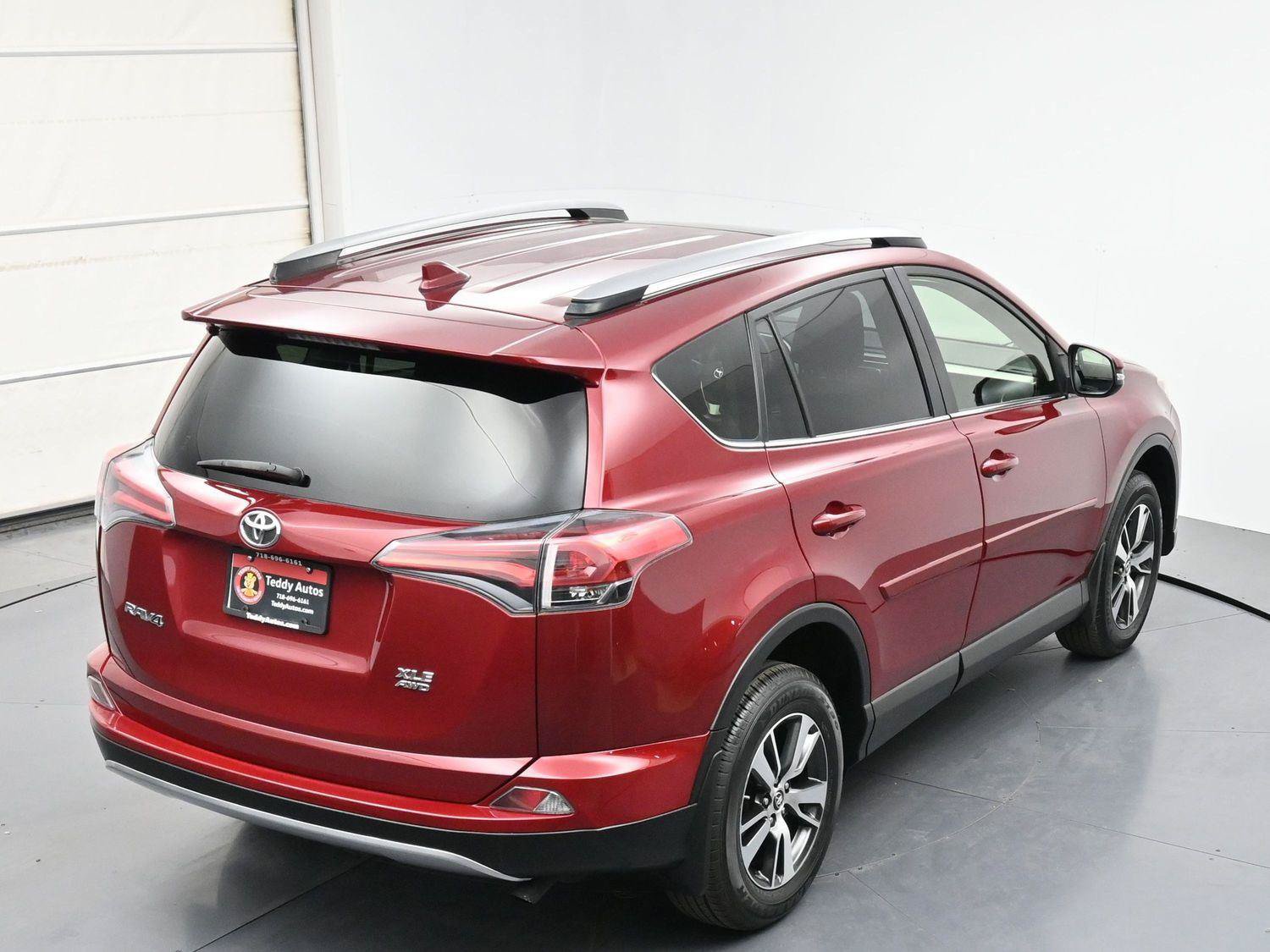 Used 2018 Toyota RAV4 XLE w/ Plus Extra Value Package AWD/4WD image 34