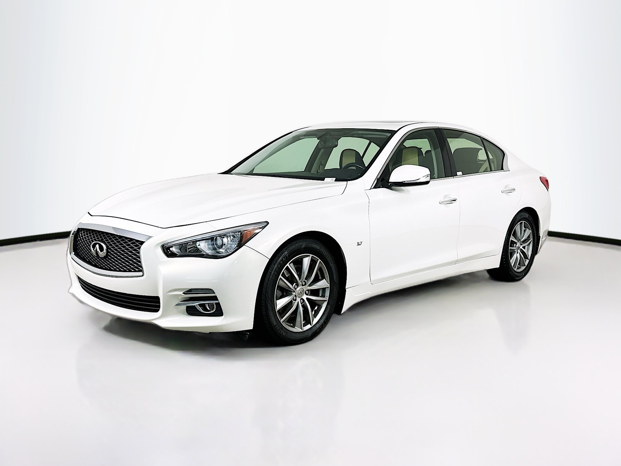 Used 2014 INFINITI Q50 Premium w/ Navigation Package RWD image 3
