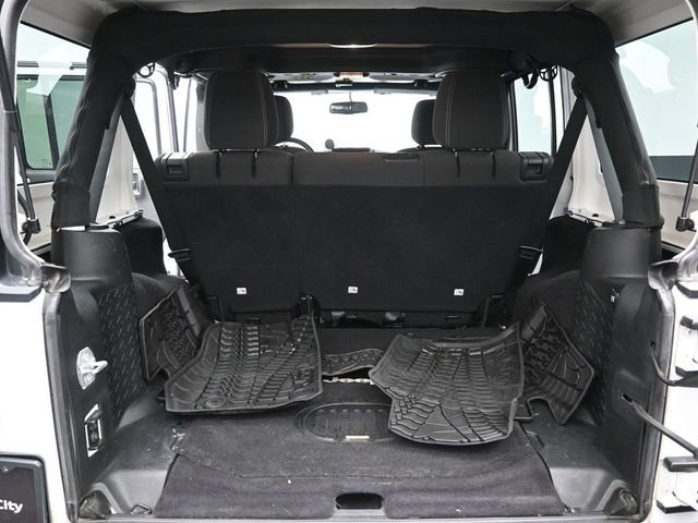Used 2016 Jeep Wrangler Unlimited Sahara w/ Connectivity Group image 30