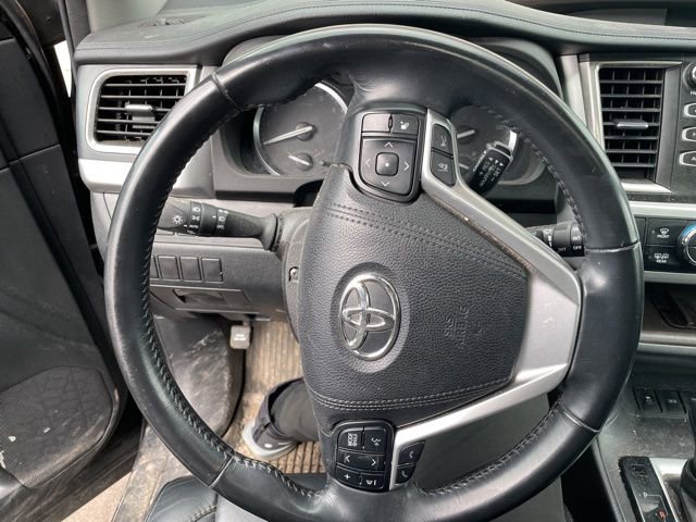 Used 2017 Toyota Highlander XLE image 15