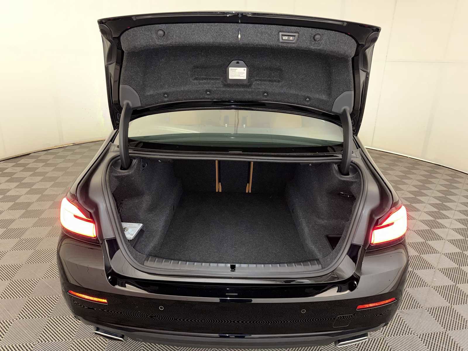 Certified 2023 BMW 530i xDrive w/ Convenience Package image 23