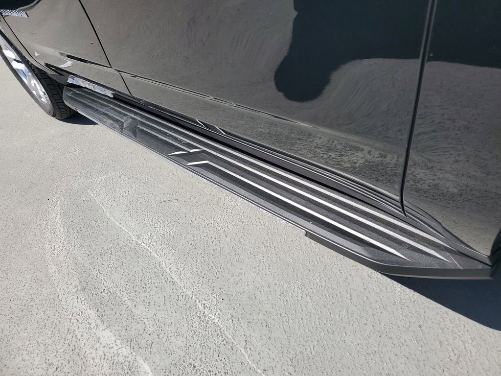 New 2026 Chevrolet Suburban LS image 9