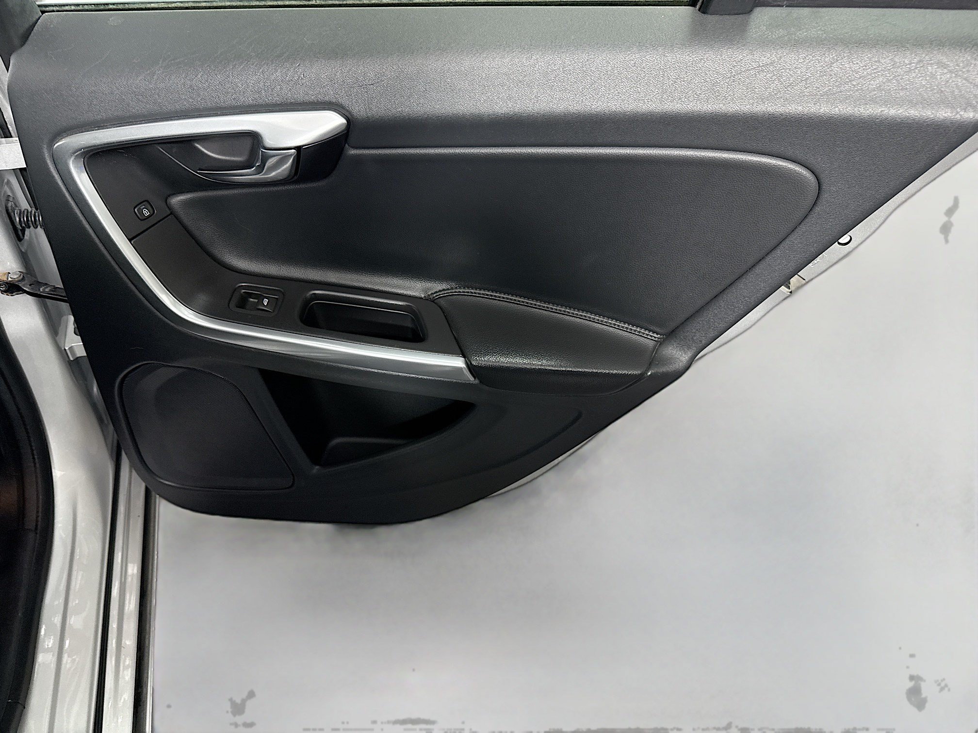 Used 2016 Volvo V60 T5 Platinum w/ Climate Package FWD image 28