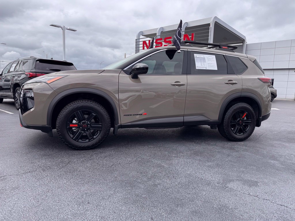 Used 2026 Nissan Rogue SV AWD/4WD image 2
