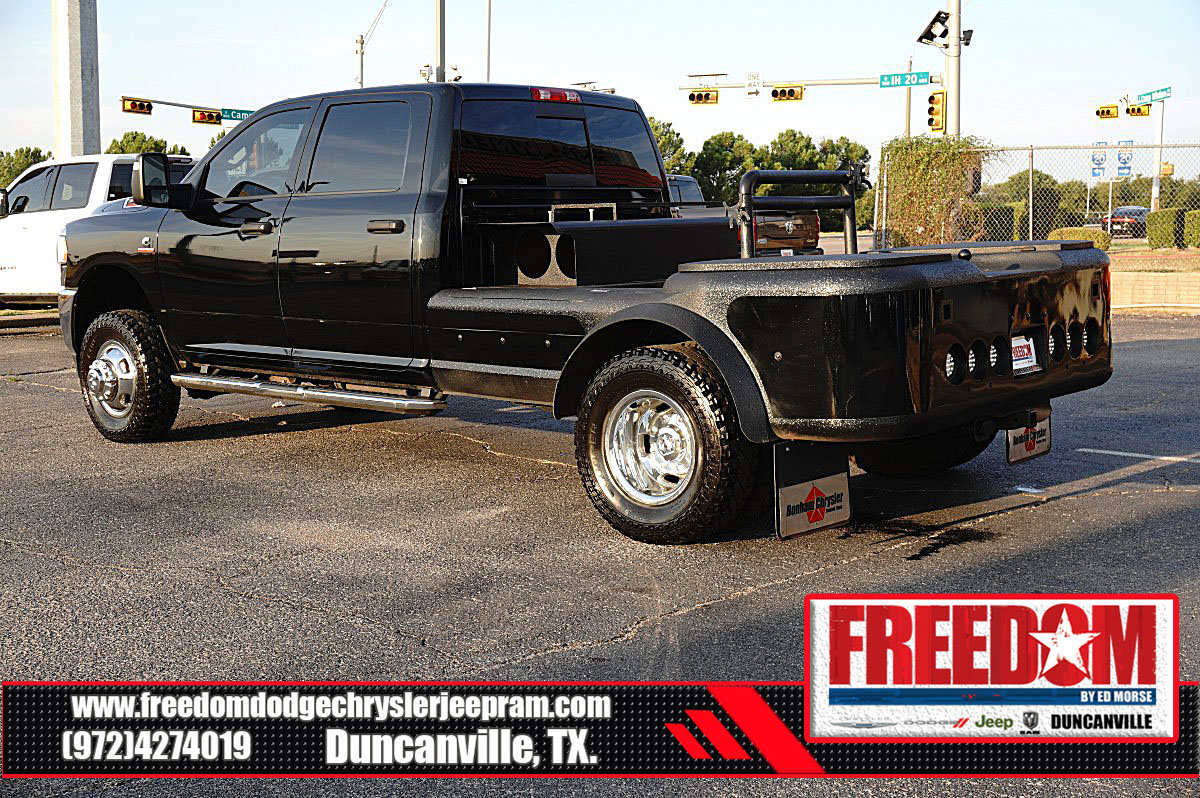 Used 2024 RAM 3500 Tradesman w/ Chrome Appearance Group AWD/4WD image 3
