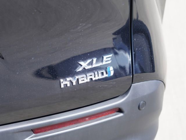Used 2024 Toyota Sienna XLE FWD image 9