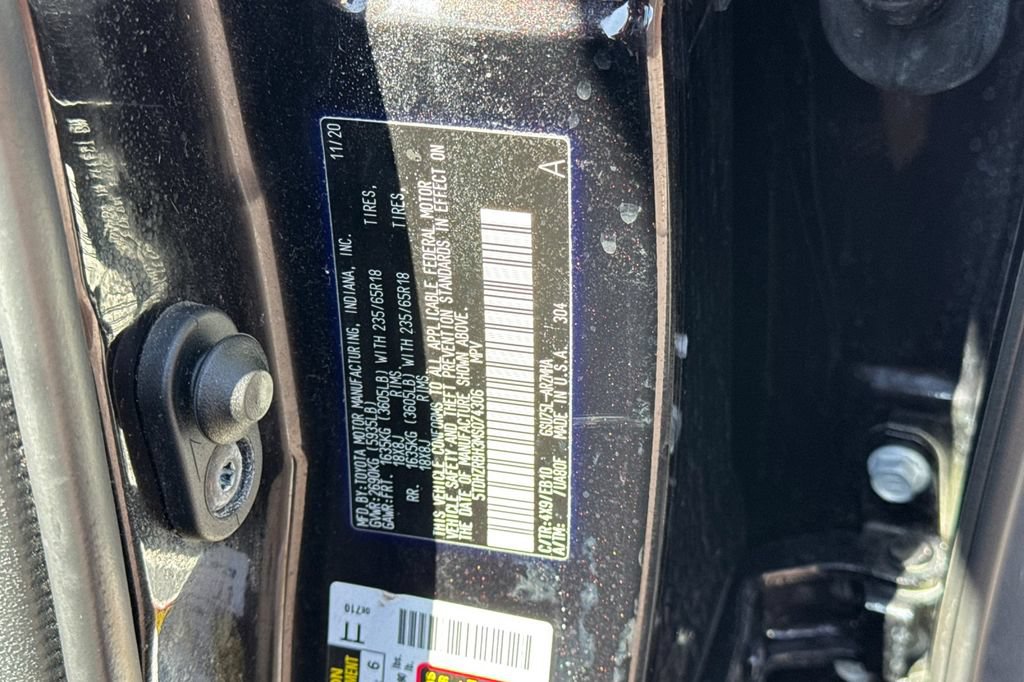 Used 2021 Toyota Highlander XLE AWD/4WD image 34