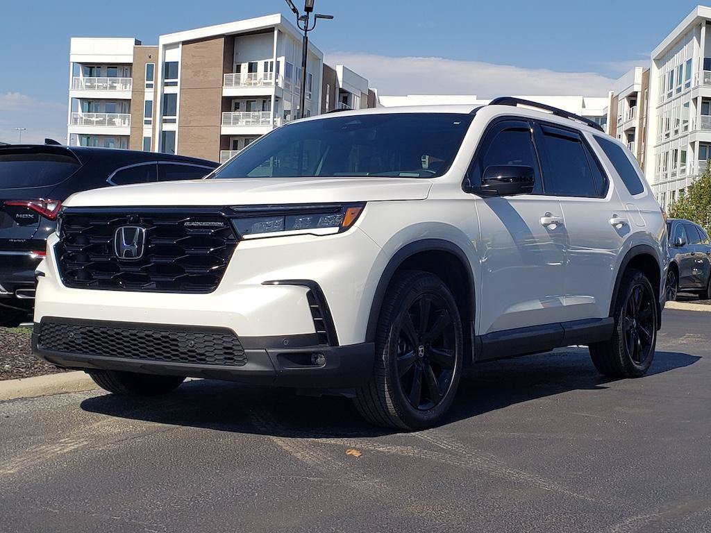Used 2025 Honda Pilot Black Edition image 3