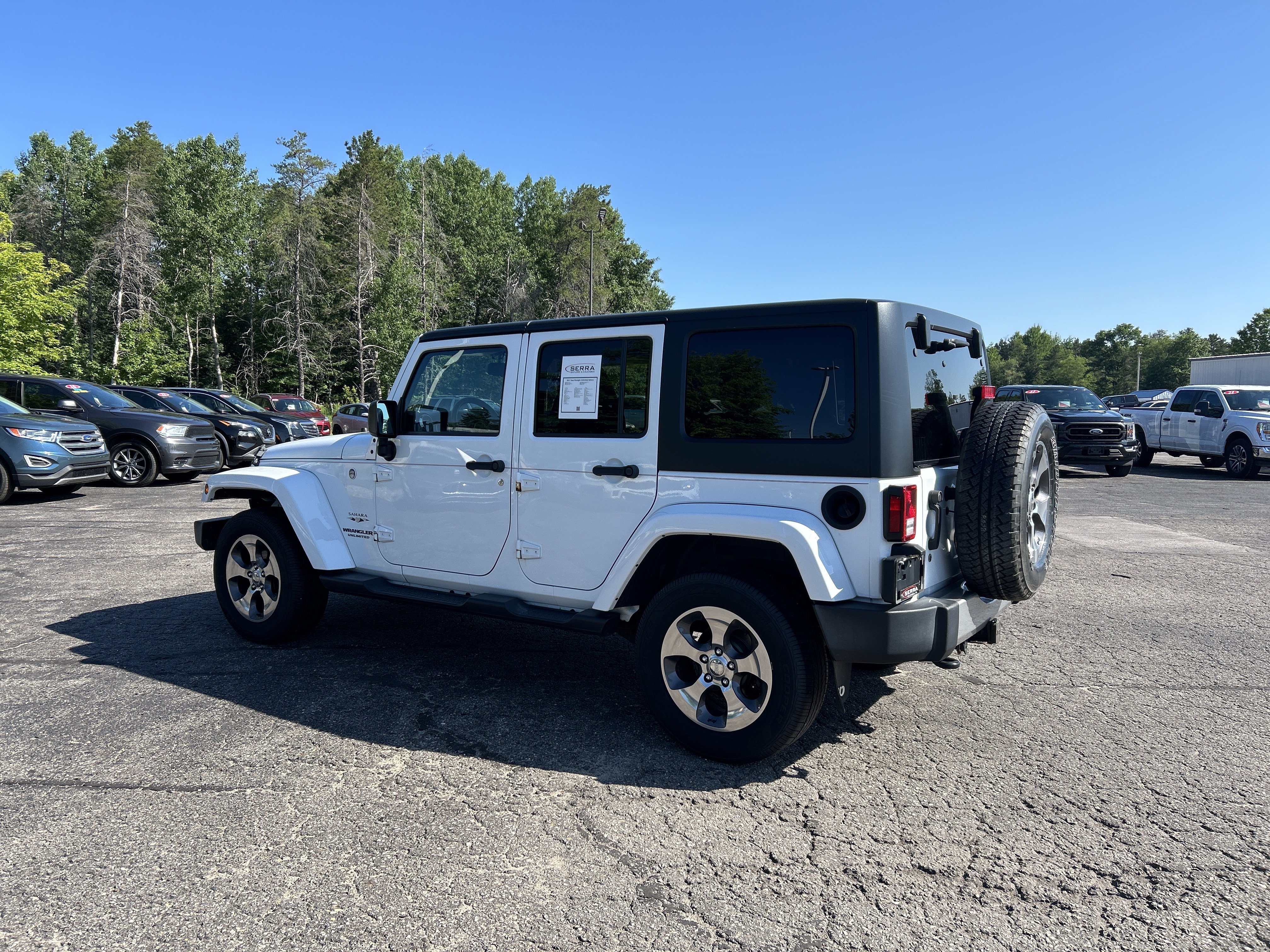 Used 2017 Jeep Wrangler Unlimited Sahara w/ Connectivity Group AWD/4WD image 5