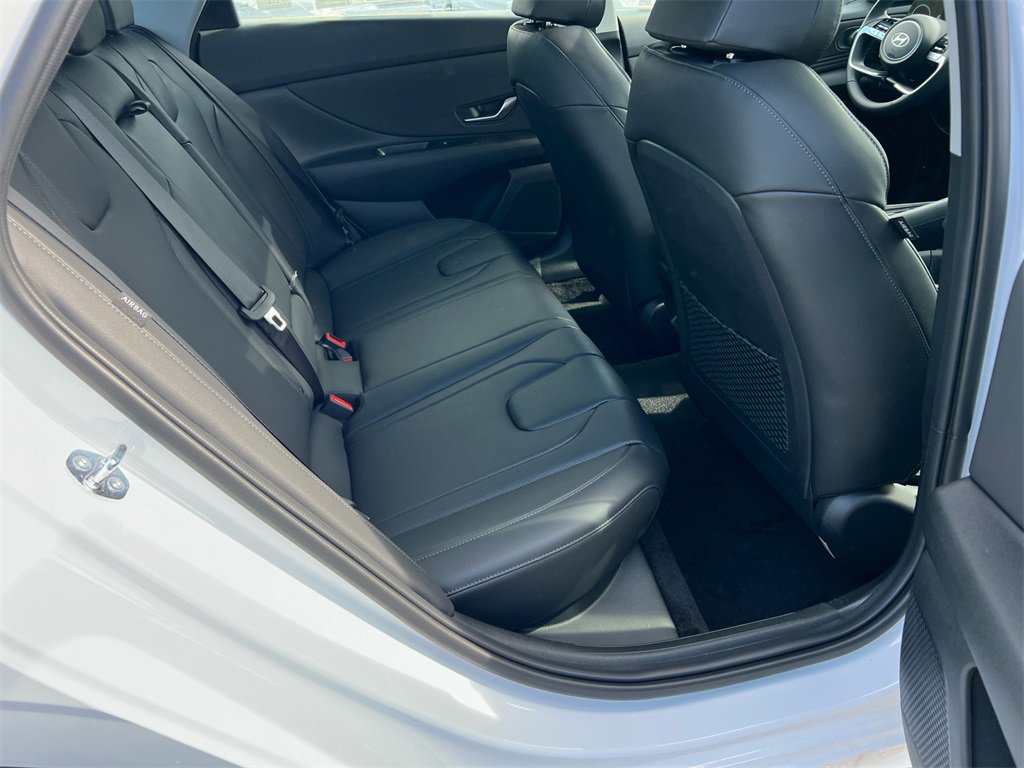 Used 2025 Hyundai Elantra Limited image 15