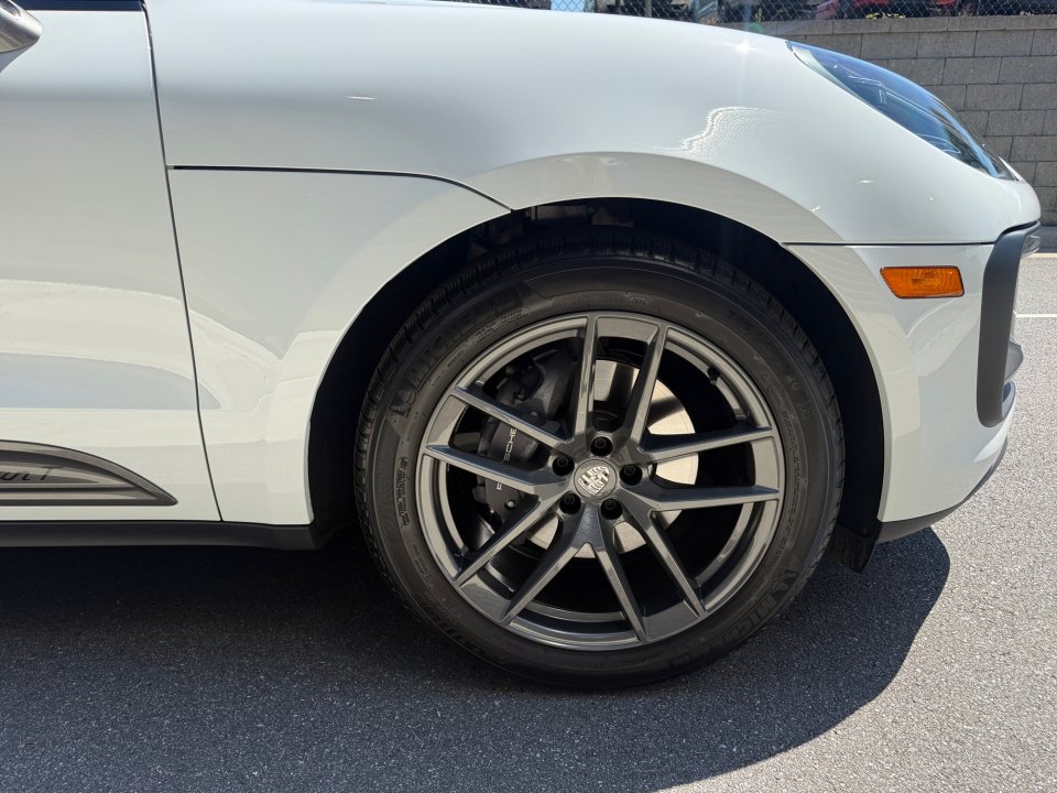 Certified 2026 Porsche Macan Turbo AWD/4WD image 11
