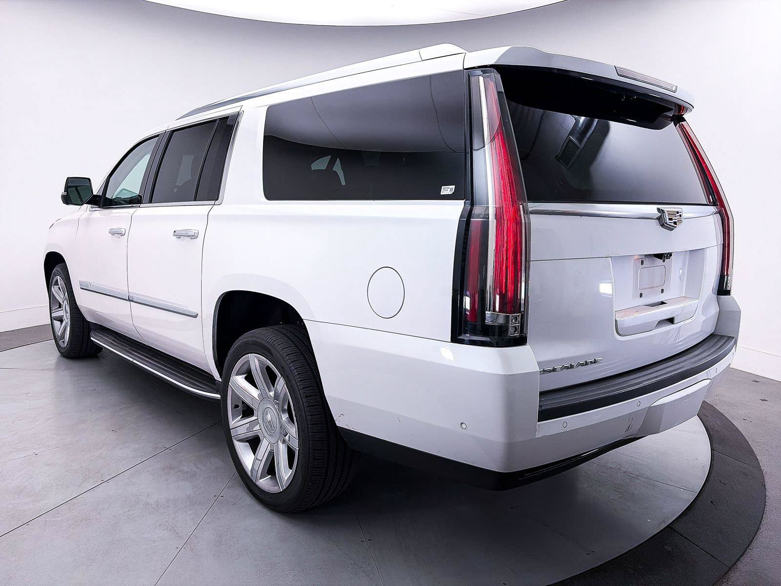 Used 2020 Cadillac Escalade ESV Luxury AWD/4WD image 12