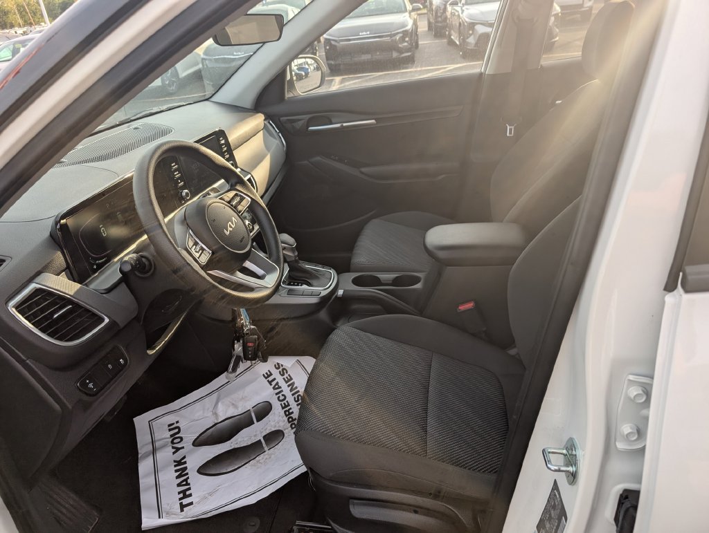 Used 2024 Kia Seltos LX AWD/4WD image 12