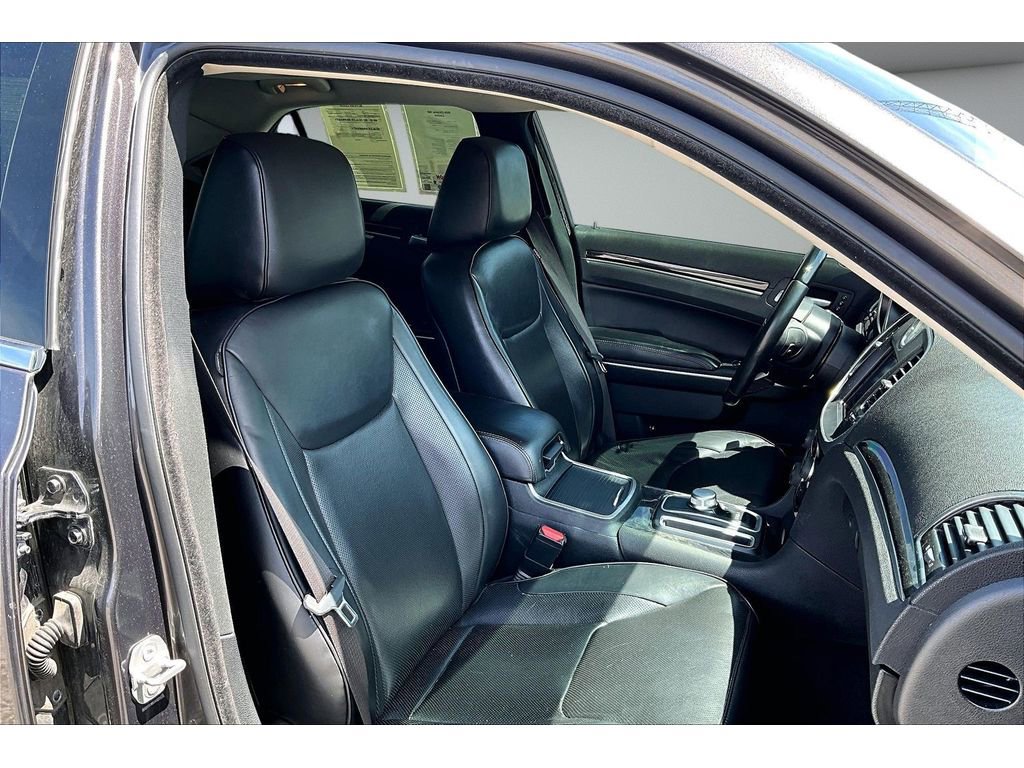 Used 2020 Chrysler 300 Limited RWD image 10