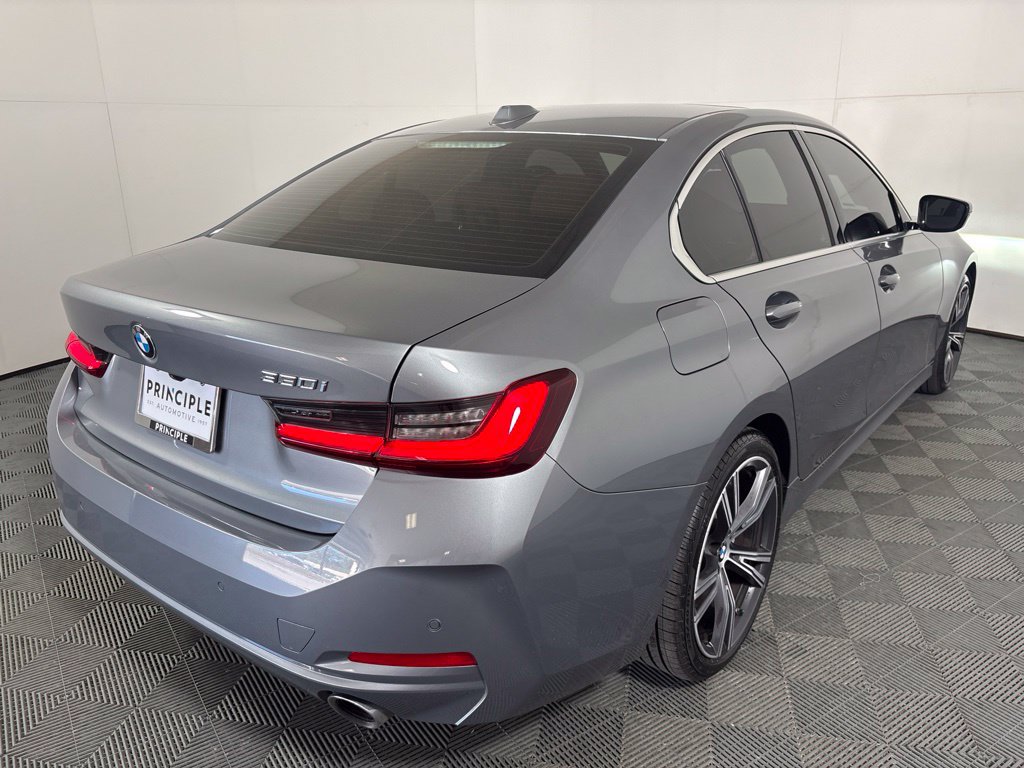 Used 2024 BMW 330i Sedan w/ Convenience Package RWD image 5