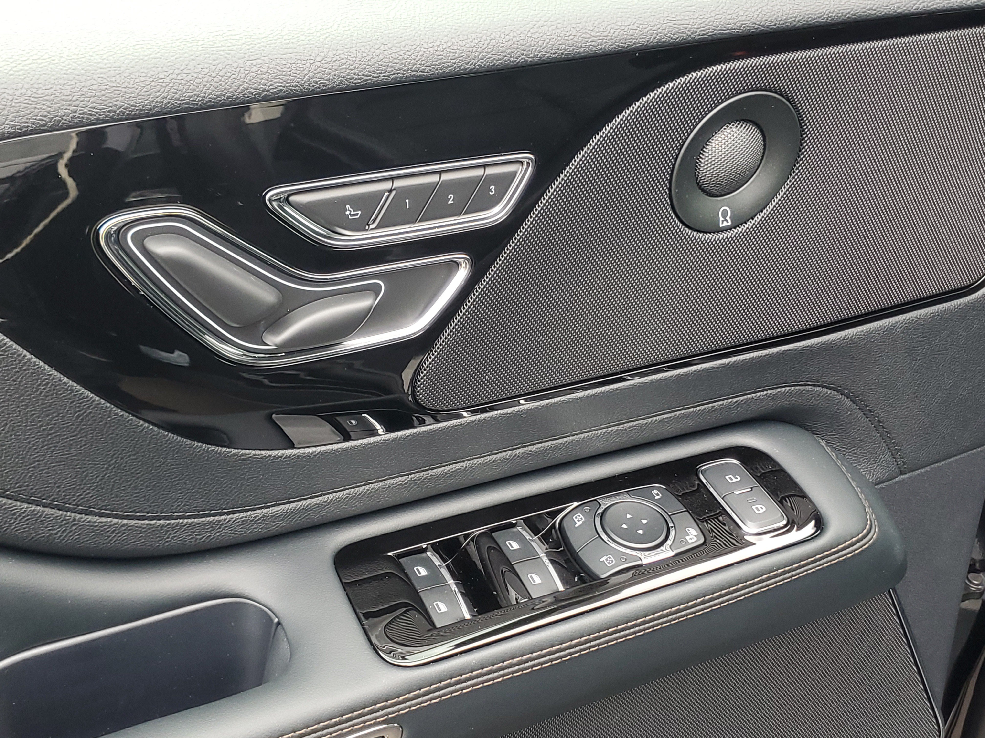 New 2026 Lincoln Aviator Reserve w/ Jet Appearance Package AWD/4WD image 9