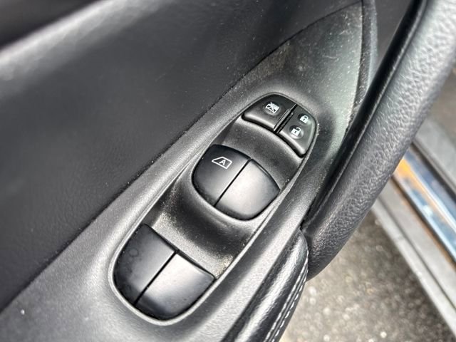 Used 2016 Nissan Rogue SV w/ SV Premium Package image 20