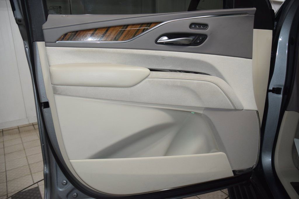 Used 2023 Cadillac Escalade Premium Luxury Platinum image 48