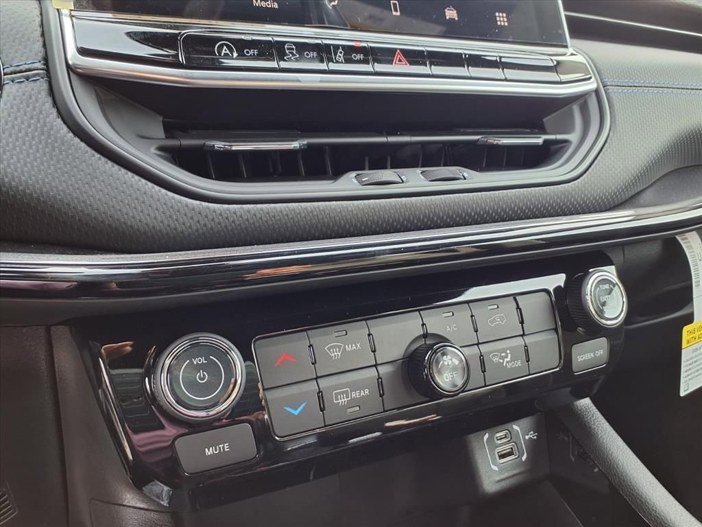 New 2026 Jeep Compass Latitude image 7