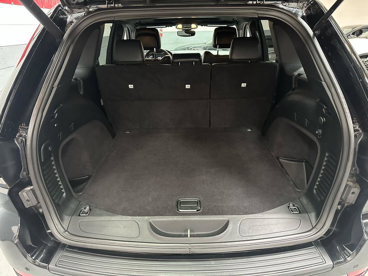 Used 2019 Jeep Grand Cherokee Altitude image 12