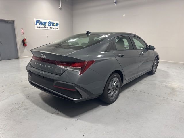 Used 2024 Hyundai Elantra SEL image 5