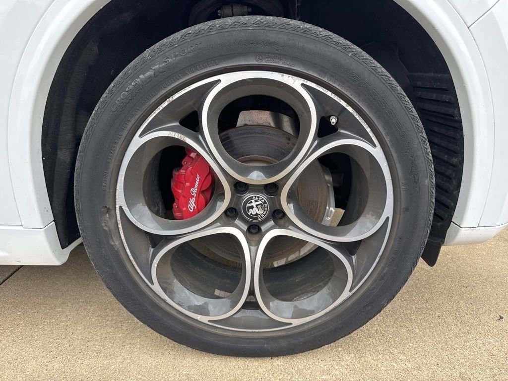 Used 2022 Alfa Romeo Stelvio Veloce image 19