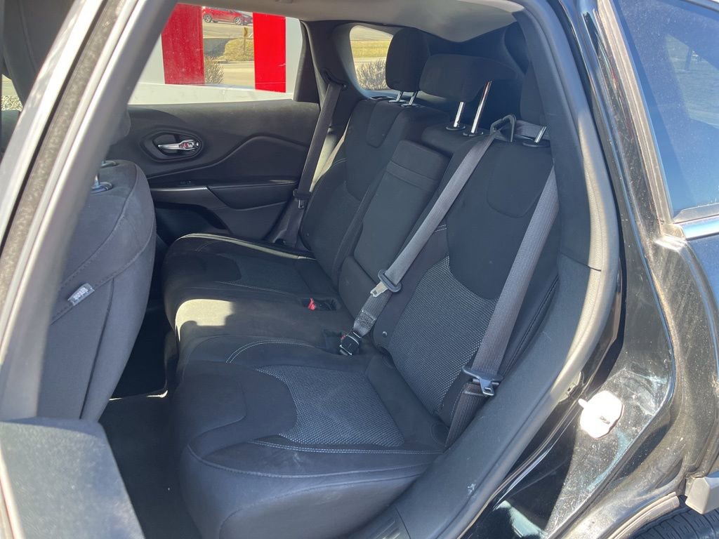 Used 2019 Jeep Cherokee Latitude w/ Popular Appearance Group image 21