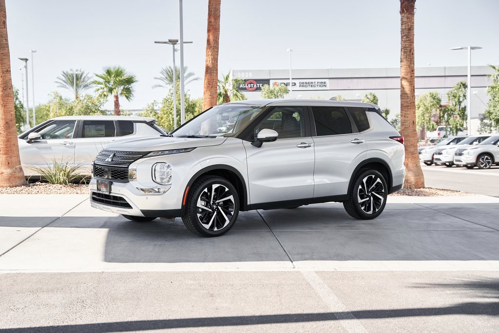 Used 2024 Mitsubishi Outlander SE image 4