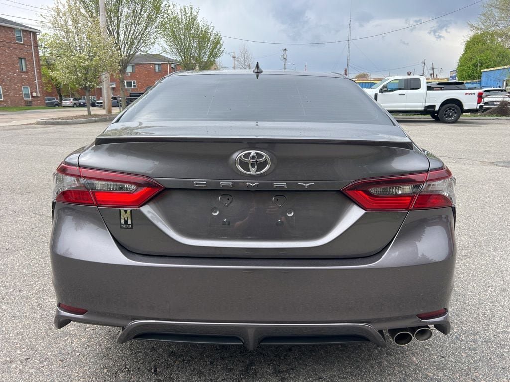 Used 2022 Toyota Camry SE FWD image 4