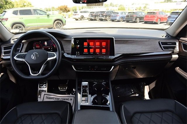 Used 2024 Volkswagen Atlas SEL Premium R-Line image 7
