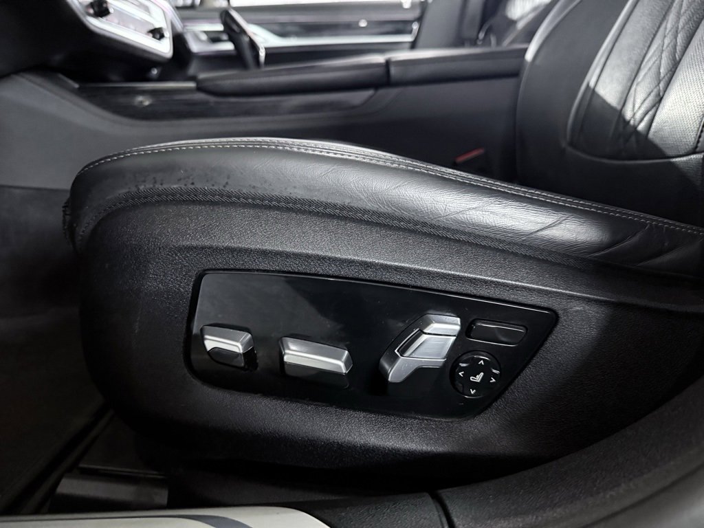 Used 2022 BMW 750i xDrive w/ Luxury Rear Seating Package image 32