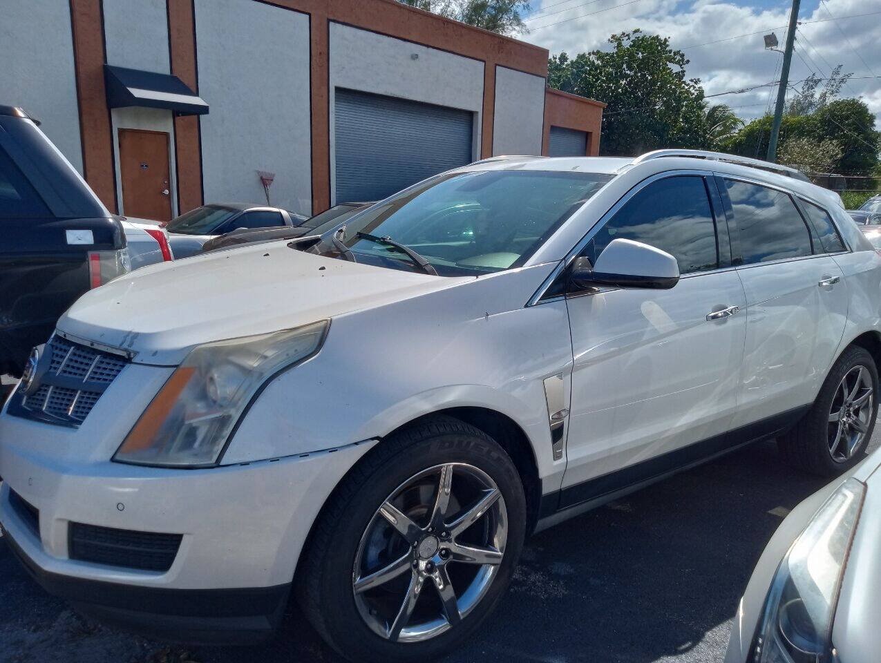 Used 2012 Cadillac SRX Luxury FWD image 1