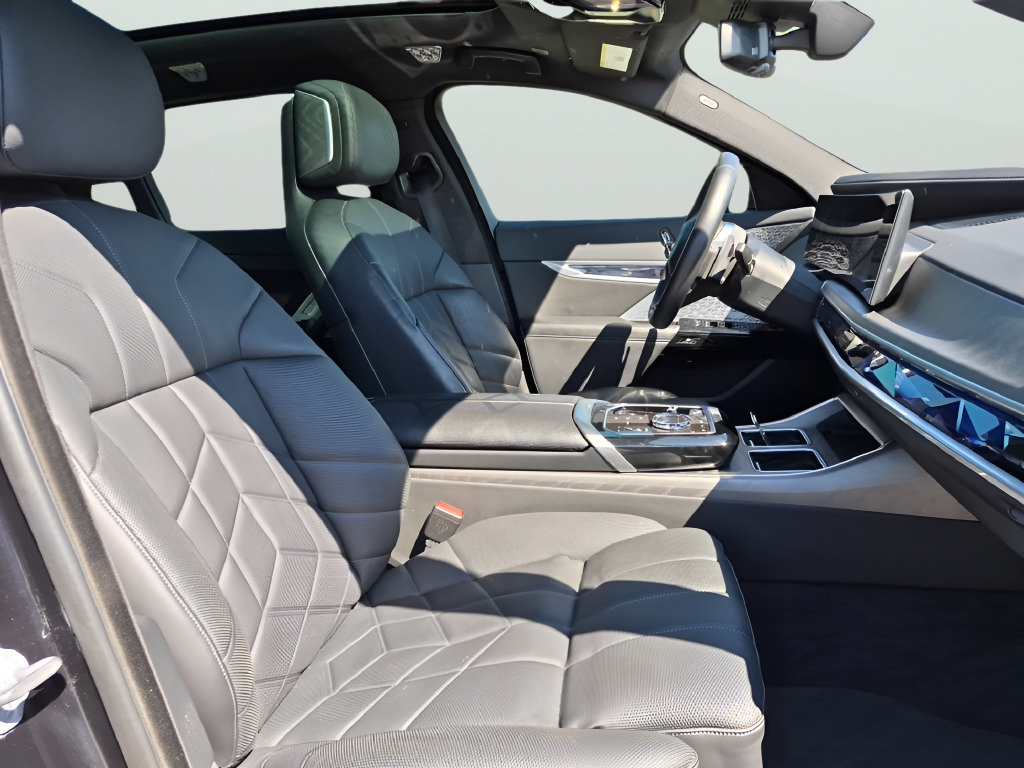 Used 2023 BMW 740i w/ Executive Package RWD image 35