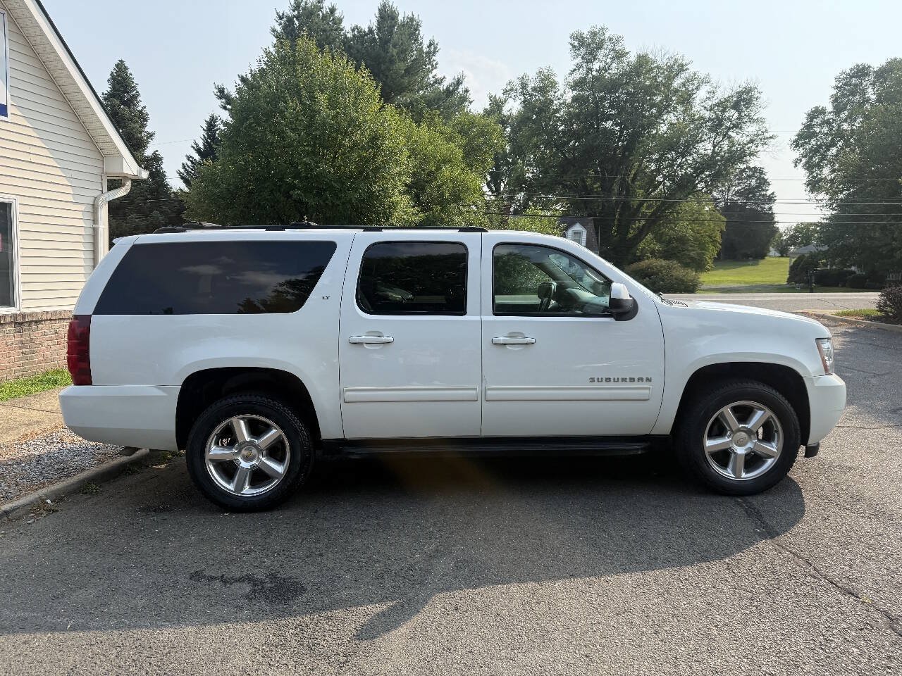Used 2012 Chevrolet Suburban LT AWD/4WD image 10