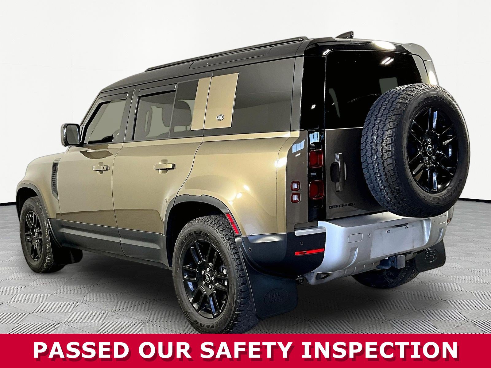 Used 2022 Land Rover Defender 110 S AWD/4WD image 4
