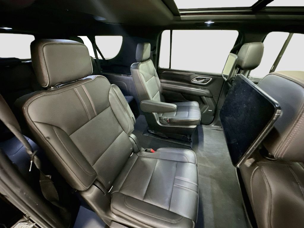 Used 2021 Chevrolet Suburban RST w/ Luxury Package AWD/4WD image 30
