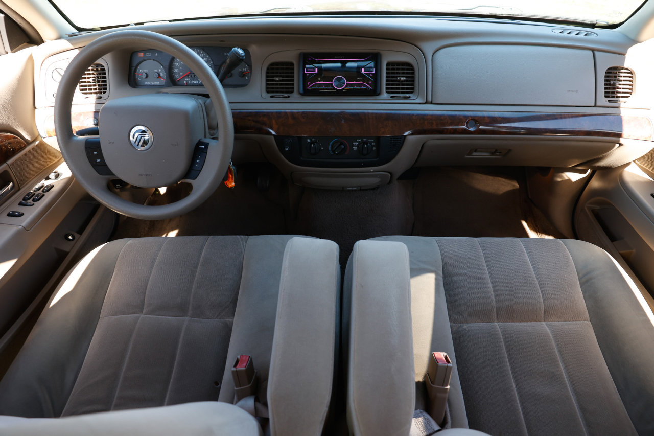 Used 2005 Mercury Grand Marquis GS image 21