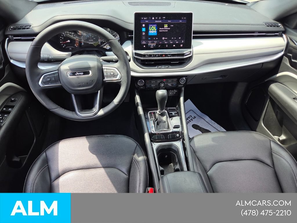 Used 2025 Jeep Compass Limited AWD/4WD image 11