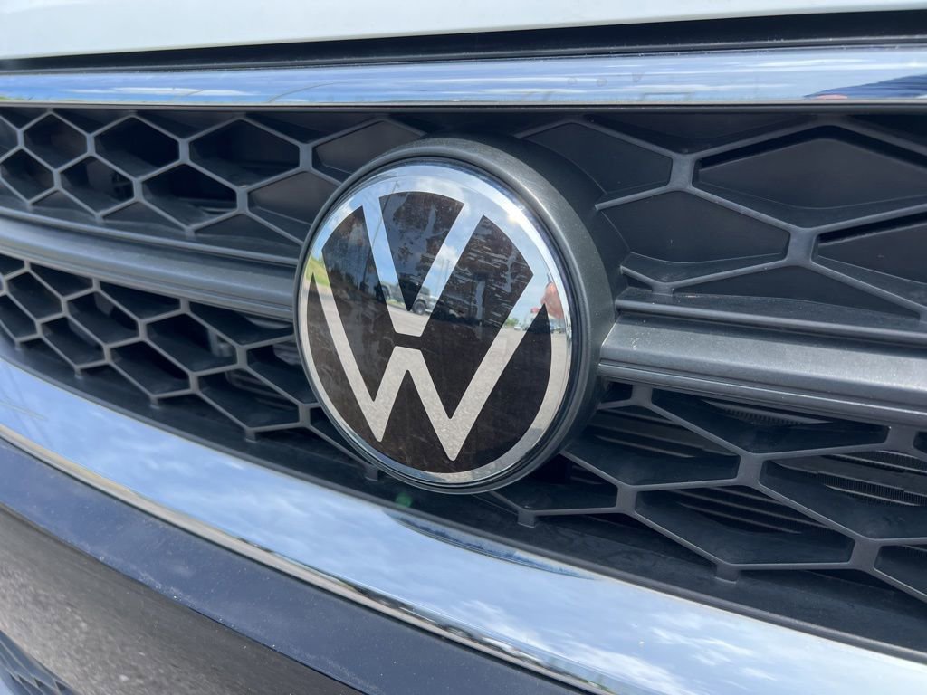 Certified 2023 Volkswagen Taos SE FWD image 11
