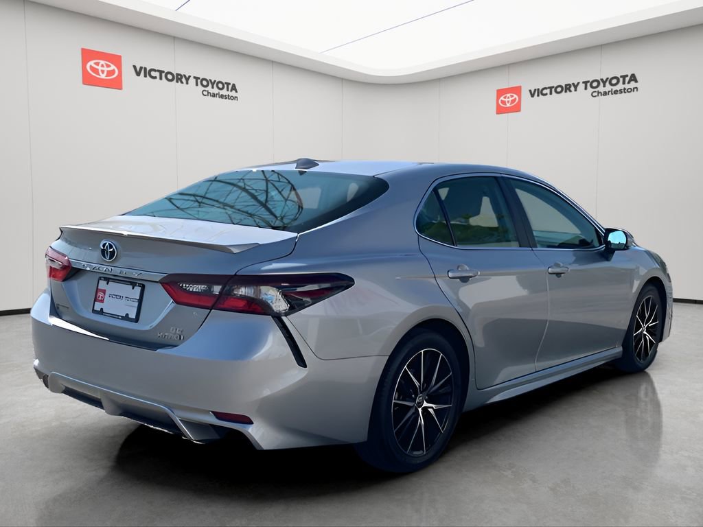 Used 2024 Toyota Camry SE image 4
